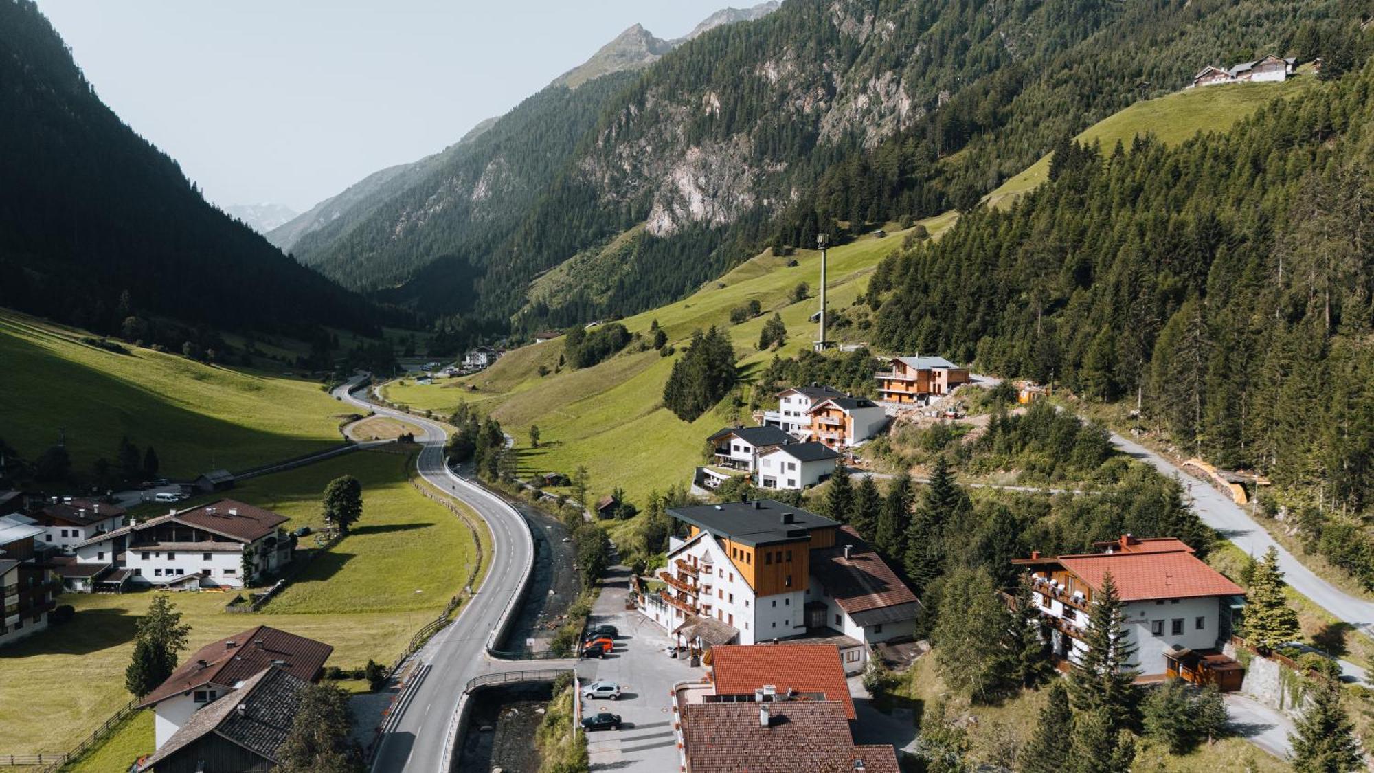 Hotel Edelweiss カウナータール エクステリア 写真